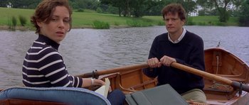 Movie still from “Bridget Jones's Diary” (2001), directed by Sharon Maguire – A man and a woman in a row boat on a lake; Medium shot, High angle