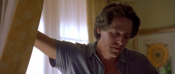 Movie still from “Bridget Jones's Diary” (2001), directed by Sharon Maguire – A person with his arms outstreched; Close Up shot, Low angle