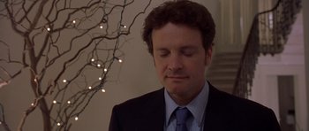 Movie still from “Bridget Jones's Diary” (2001), directed by Sharon Maguire – A person wearing a suit and tie; Close Up shot, Over the shoulder angle