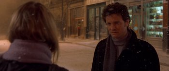 Movie still from “Bridget Jones's Diary” (2001), directed by Sharon Maguire – A man and a woman standing on a sidewalk; Close Up shot, Over the shoulder angle