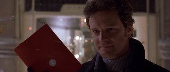 Movie still from “Bridget Jones's Diary” (2001), directed by Sharon Maguire – A person holding a red object; Close Up shot, Over the shoulder angle