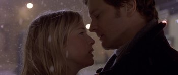 Movie still from “Bridget Jones's Diary” (2001), directed by Sharon Maguire – A man and a woman face to face in front of a window; Close Up shot, Low angle