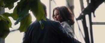 Movie still from “Broken City” (2013), directed by Allen Hughes – A man and a woman are hugging and smiling at each other; Medium shot, Over the shoulder angle