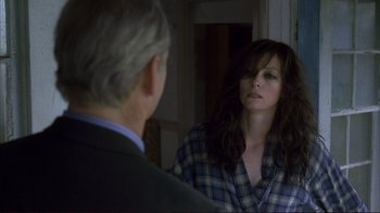Movie still from “Broken Flowers” (2005), directed by Jim Jarmusch – A man and a woman looking at each other in a mirror; Medium shot, Over the shoulder angle