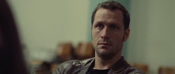 Movie still from “Café de Flore” (2011), directed by Jean-Marc Vallée – A person wearing a leather jacket; Close Up shot, Over the shoulder angle