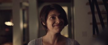 Movie still from “Café de Flore” (2011), directed by Jean-Marc Vallée – A person with short black hair; Close Up shot, Over the shoulder angle