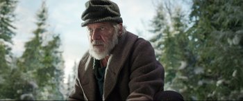 Movie still from “The Call of the Wild” (2020), directed by Chris Sanders – An old man with a beard wearing a coat and a hat; Close Up shot, Low angle