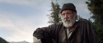Movie still from “The Call of the Wild” (2020), directed by Chris Sanders – An older man with a beard and a hat; Close Up shot, Over the shoulder angle