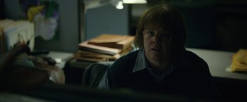 Movie still from “Can You Ever Forgive Me?” (2018), directed by Marielle Heller – A woman sitting in a chair in front of a computer monitor; Close Up shot, Over the shoulder angle
