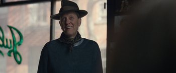 Movie still from “Can You Ever Forgive Me?” (2018), directed by Marielle Heller – An older man wearing a hat and a sweater; Close Up shot, Over the shoulder angle