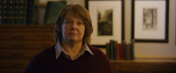 Movie still from “Can You Ever Forgive Me?” (2018), directed by Marielle Heller – A woman in a brown sweater looking at the camera; Close Up shot, Over the shoulder angle