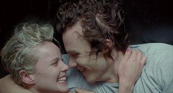 Movie still from “Candy” (2006), directed by Neil Armfield – A man and a woman are smiling and hugging; Close Up shot, Overhead angle