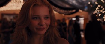 Movie still from “Carrie” (2013), directed by Kimberly Peirce – A person with long red hair; Close Up shot, Over the shoulder angle