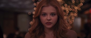 Movie still from “Carrie” (2013), directed by Kimberly Peirce – A person with long red hair; Close Up shot, Over the shoulder angle