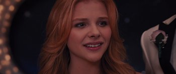 Movie still from “Carrie” (2013), directed by Kimberly Peirce – A person with long red hair; Close Up shot, Over the shoulder angle