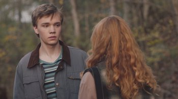 Movie still from “The Clovehitch Killer” (2018), directed by Duncan Skiles – A man and a woman standing next to each other in a forest; Close Up shot, Over the shoulder angle