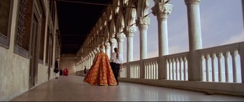 Movie still from “Casanova” (2005), directed by Lasse Hallström – A man and a woman are standing in front of columns; Wide shot, Low angle