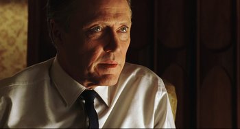 Movie still from “Catch Me If You Can” (2002), directed by Steven Spielberg – An older man wearing a white shirt and a tie; Close Up shot, Over the shoulder angle