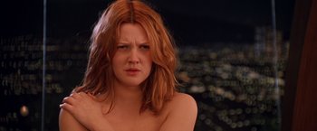 Movie still from “Charlie's Angels” (2000), directed by McG – A woman with red hair is looking at the camera; Close Up shot, Over the shoulder angle