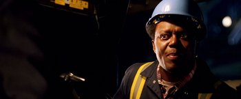 Movie still from “Charlie's Angels: Full Throttle” (2003), directed by McG – A man wearing a hard hat is smiling for the camera; Close Up shot, Low angle