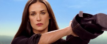 Movie still from “Charlie's Angels: Full Throttle” (2003), directed by McG – A person holding something in their hand; Close Up shot, Low angle