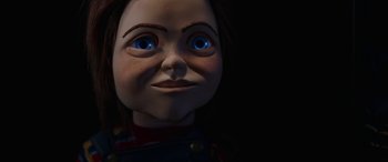 Movie still from “Child's Play” (2019), directed by Lars Klevberg – A doll's face with blue eyes; Close Up shot, Low angle