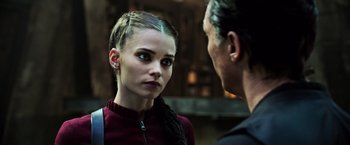 Movie still from “The Dark Tower” (2017), directed by Nikolaj Arcel – A man and a woman talking to each other; Close Up shot, Over the shoulder angle