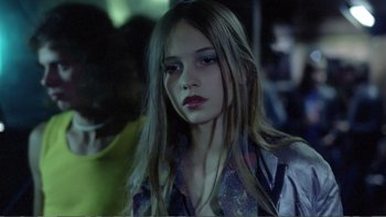 Movie still from “Christiane F.” (1981), directed by Uli Edel – A woman with long hair is standing in a crowd; Close Up shot, Low angle