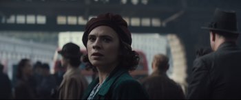 Movie still from “Christopher Robin” (2018), directed by Marc Forster – A woman in a red hat and a green jacket; Close Up shot, Over the shoulder angle