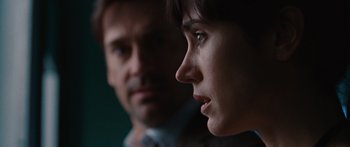 Movie still from “The Day the Earth Stood Still” (2008), directed by Scott Derrickson – A man and a woman looking at each other; Close Up shot, Over the shoulder angle