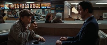 Movie still from “The Day the Earth Stood Still” (2008), directed by Scott Derrickson – A group of people sitting at a table in a restaurant; Medium shot, Over the shoulder angle