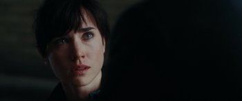 Movie still from “The Day the Earth Stood Still” (2008), directed by Scott Derrickson – A woman's face in the dark; Close Up shot, Over the shoulder angle