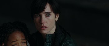 Movie still from “The Day the Earth Stood Still” (2008), directed by Scott Derrickson – A person wearing a leather jacket; Close Up shot, Over the shoulder angle