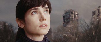 Movie still from “The Day the Earth Stood Still” (2008), directed by Scott Derrickson – A person looking up at the sky; Close Up shot, Low angle