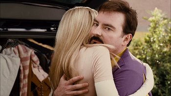 Movie still from “Clerks II” (2006), directed by Kevin Smith – A man and a woman hugging each other in front of a car; Close Up shot, Over the shoulder angle