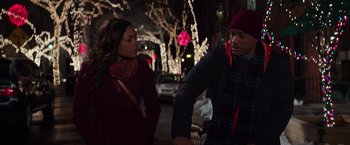 Movie still from “Collateral Beauty” (2016), directed by David Frankel – A man and a woman standing next to each other on the street; Medium shot, Over the shoulder angle