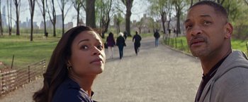 Movie still from “Collateral Beauty” (2016), directed by David Frankel – A woman is standing in front of a group of people; Close Up shot, Over the shoulder angle