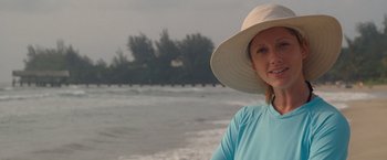 Movie still from “The Descendants” (2011), directed by Alexander Payne – A woman wearing a hat standing in front of the ocean; Close Up shot, Over the shoulder angle