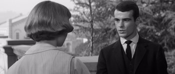 Movie still from “Compulsion” (1959), directed by Richard Fleischer – A man and a woman are sitting on a bench; Close Up shot, Over the shoulder angle