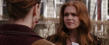 Movie still from “Confessions of a Shopaholic” (2009), directed by P.J. Hogan – A woman with long red hair is talking to another woman; Close Up shot, Over the shoulder angle