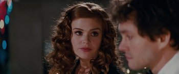 Movie still from “Confessions of a Shopaholic” (2009), directed by P.J. Hogan – A person with curly hair; Close Up shot, Over the shoulder angle