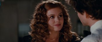 Movie still from “Confessions of a Shopaholic” (2009), directed by P.J. Hogan – A person with curly hair; Close Up shot, Over the shoulder angle