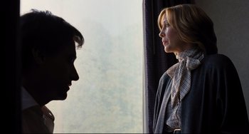 Movie still from “The Front Runner” (2018), directed by Jason Reitman – A woman and a man are standing next to each other; Medium shot, Over the shoulder angle