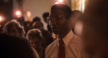 Movie still from “The Front Runner” (2018), directed by Jason Reitman – A man in a crowd of people wearing glasses and a tie; Close Up shot, Over the shoulder angle