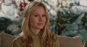 Movie still from “Couples Retreat” (2009), directed by Peter Billingsley – A beautiful blonde woman sitting on a couch; Close Up shot, Over the shoulder angle