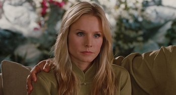 Movie still from “Couples Retreat” (2009), directed by Peter Billingsley – A beautiful blond woman with blue eyes and long blonde hair; Close Up shot, Over the shoulder angle