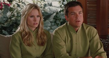 Movie still from “Couples Retreat” (2009), directed by Peter Billingsley – A man and a woman sitting next to each other; Close Up shot, Over the shoulder angle