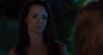 Movie still from “Couples Retreat” (2009), directed by Peter Billingsley – A beautiful woman standing next to a tree; Close Up shot, Over the shoulder angle