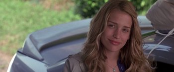 Movie still from “Coyote Ugly” (2000), directed by David McNally – A woman with long blonde hair sitting in a car; Close Up shot, Over the shoulder angle