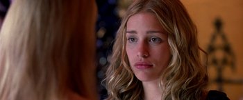 Movie still from “Coyote Ugly” (2000), directed by David McNally – A person with long blonde hair; Close Up shot, Over the shoulder angle